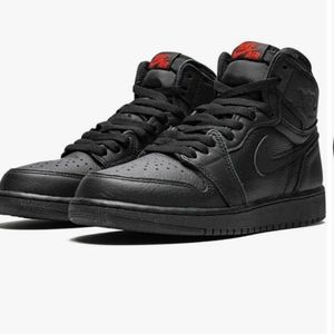 NIKE AIR JORDAN SNEAKERS KIDS SIZE  6